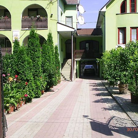 Hotel Alfa Irlyava エクステリア 写真